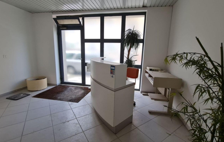 Local commercial BOURG-SAINT-ANDEOL 150 m2 176 000 € Local commercial BOURG-SAINT-ANDEOL 150 m2 176 000 €